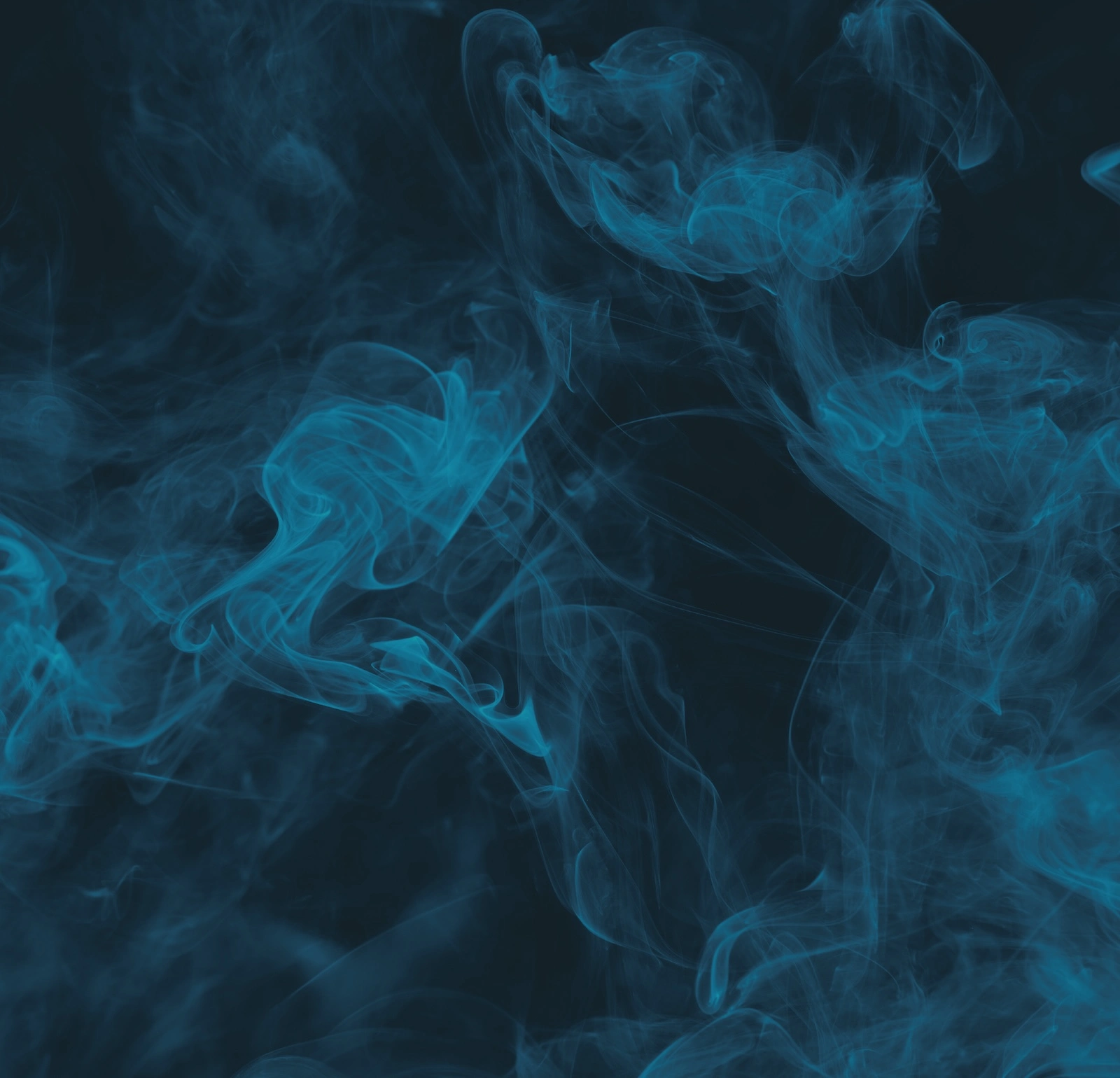 Ilustrasi asap putih di latar belakang gelap